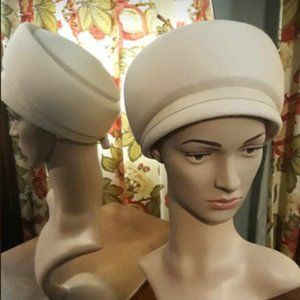 Vintage white Cloche "pillbox" style hat
